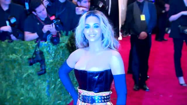 News video: Beyoncé Congratulates Kim Kardashian and Kanye West On New Baby